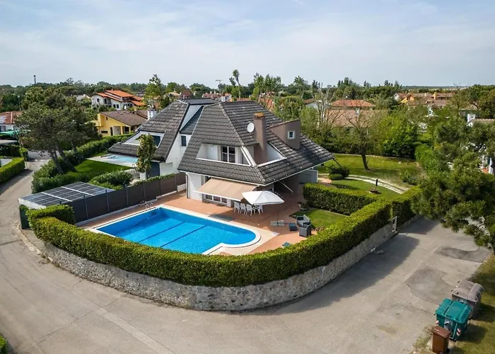 וילה Pitosforo *